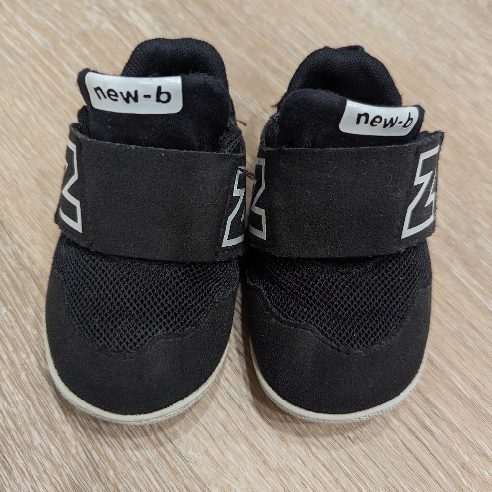 New balance 4.5 WIDE new-b shoes